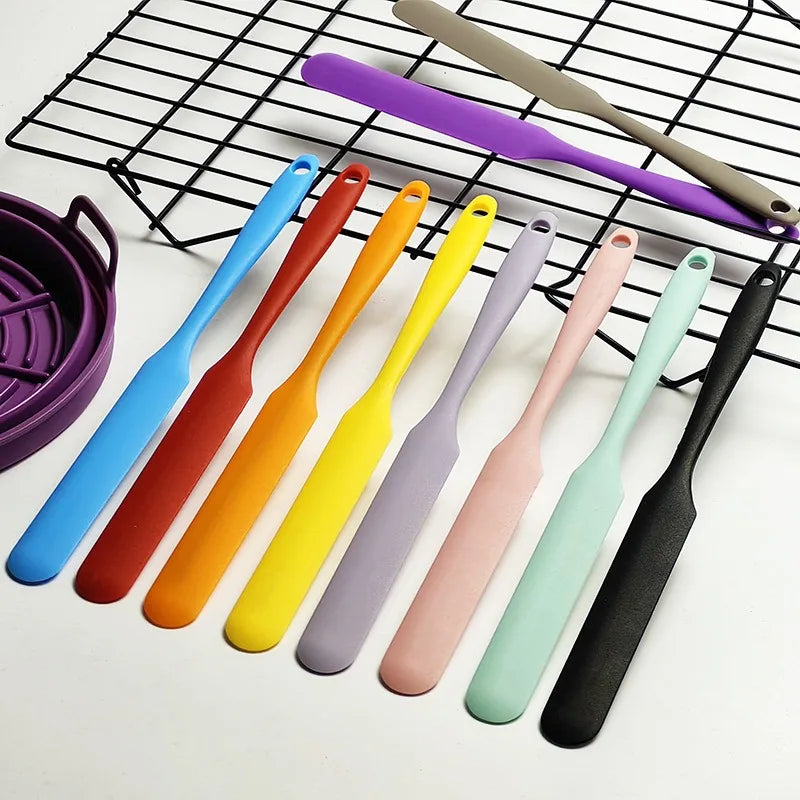 Silicone Cake Scraper & Spatula — Heat-Safe Baking Tool